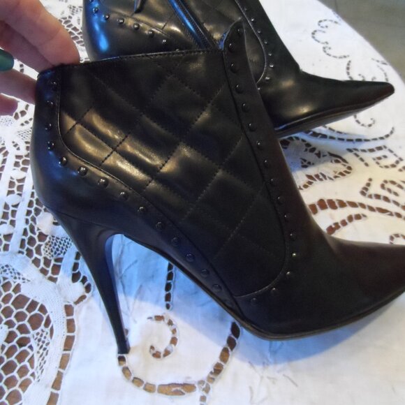 Burberry Black Calf Leather Quilted Ankle Heeled Boots Size 39B - Picture 6 of 16